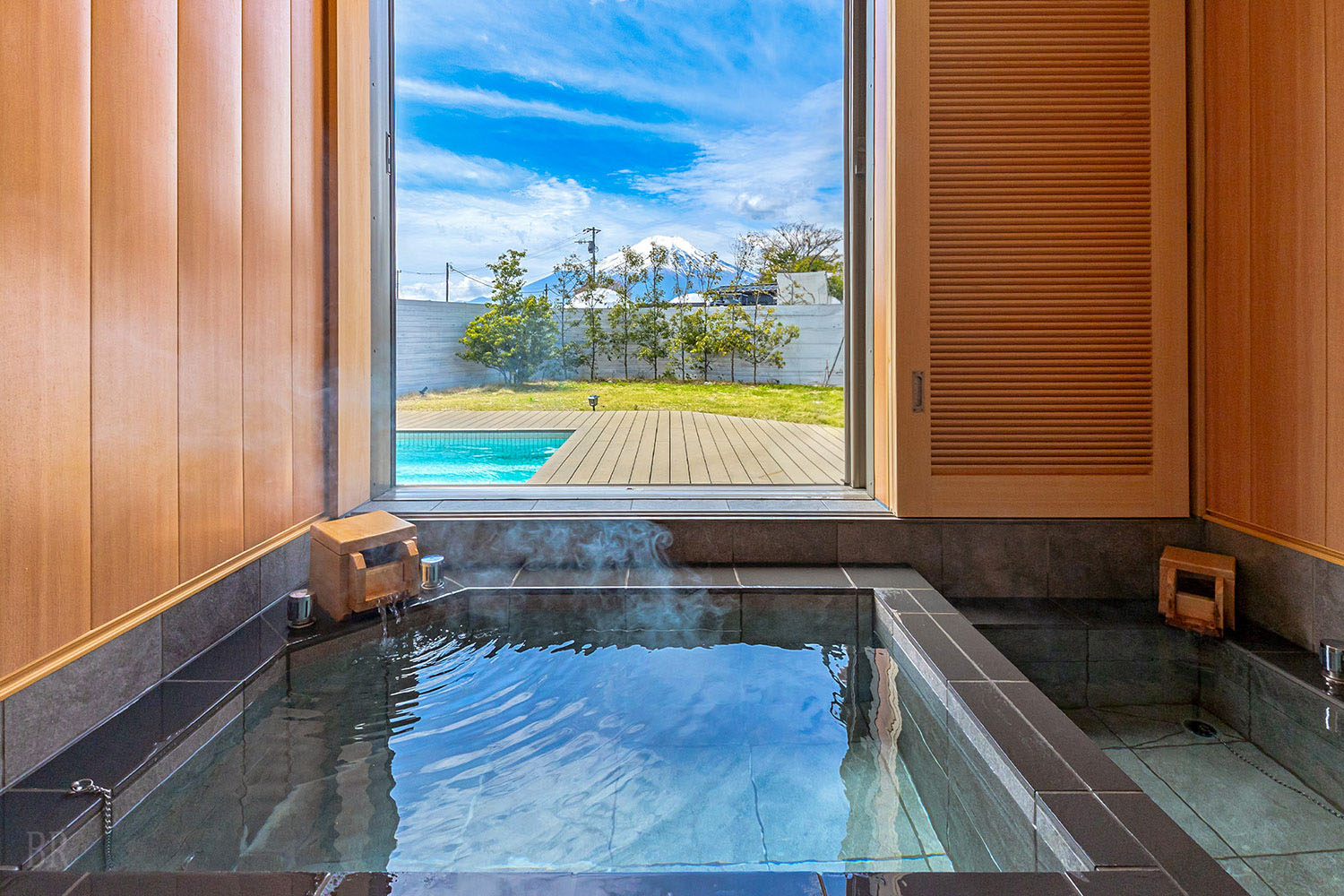 KANOA THE VILLAS～富士山中湖のプライベートヴィラにある客室温泉